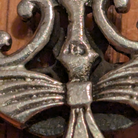 Elegant Large Claddagh Fob Pendant - Picture 4 of 4